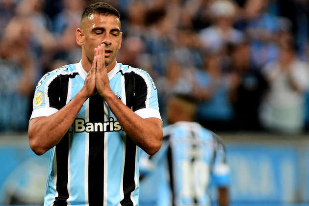 Diego Souza - Centroavante - 36 anos - Contrato com o Grêmio até 31/12/2021