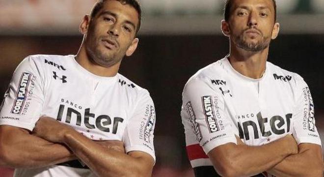 Diego Souza e Nenê. A fase de gols e pose ficou no passado. Viraram descartáveis
