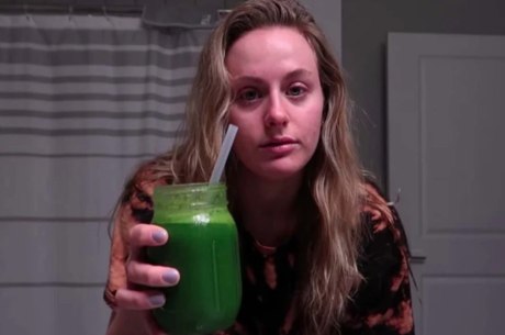Kayla tomava vários sucos verdes por dia