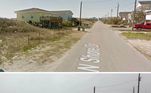 Duas fotos da mesma rua em Surf City (Carolina do Norte, Estados Unidos), antes e depois da passagem do furacão Florence
