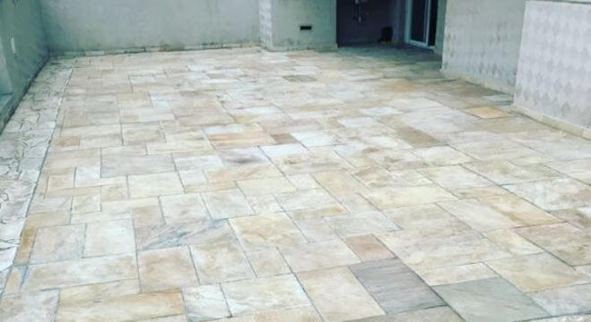 Diferentes formatos de pedras mineiras