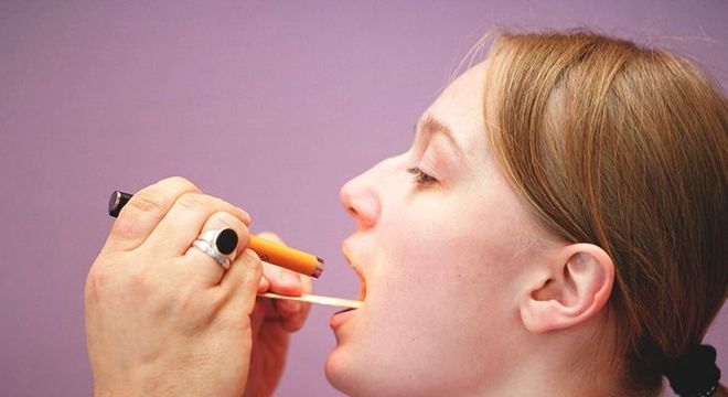 Dificuldade de engolir - principais causas, sintomas e tratamentos