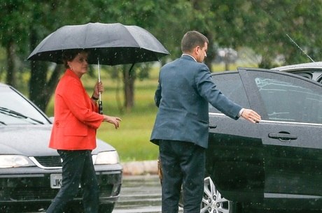 Servidores de Dilma custaram mais de R$ 1 milhão