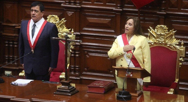 Dina Boluarte, nova presidente do Peru