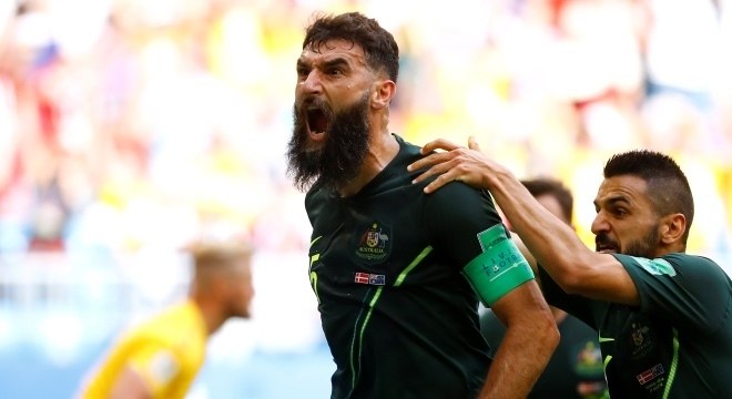 Jedinak, de pÃªnalti, fez o gol de empate da AustrÃ¡lia contra a Dinamarca