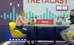 Como nenhum episódio de TretaCast é igual ao outro, a vez de
Bruno rendeu comentários até de Mariana Rios. O jornalista chamou Faby e citou em
detalhes três motivos para tê-la escolhido como uma pessoa difícil de conviver.
A empresária, no entanto, apenas disse 'tá bom, obrigada' e saiu. Já na arquibancada,
disse que não responderia Tálamo por ele 'não ser macho' para mudar de assunto
e não sabonetar