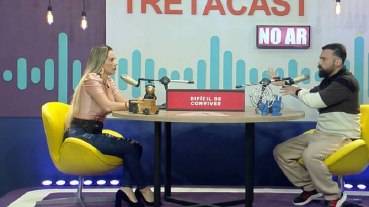 Como nenhum episódio de TretaCast é igual ao outro, a vez de
Bruno rendeu comentários até de Mariana Rios. O jornalista chamou Faby e citou em
detalhes três motivos para tê-la escolhido como uma pessoa difícil de conviver.
A empresária, no entanto, apenas disse 