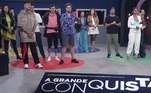 Mas
atenção, porque é aqui que o jogo começa a ferver! Quem pensou que poderia conquistar
o prêmio ao lado dos colegas mais próximos, sequer imaginava que os grupos teriam
que eleger o elo mais fraco para ficar fora disputa. Cada um dos membros de
cada equipe votou em um colega, explicando o motivo, e no fim o time definiu em
consenso quem sairia do jogo. Após trocas de farpas e acusações inesperadas, os excluídos
foram eleitos: Gyselle, Bruno, Giulia e Tiago Dionisio