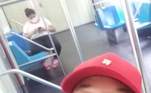 O ex-jogador Dinei compartilhou uma foto nesta quarta-feira (14) em que aparece sem máscara dentro de um vagão de metrô na cidade de São Paulo. A atitude contraria as medidas de proteção sanitária contra a covid, que obriga o uso de máscara em transportes públicos