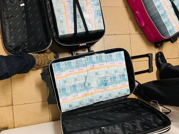 As cÃ©dulas estavam em cinco malas de viagemÂ 