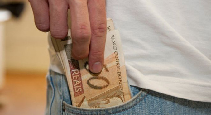 Rendimento dos brasileiros aumenta 2,5% em um ano