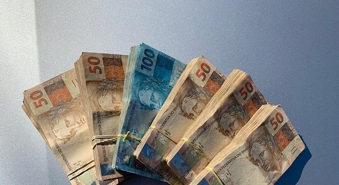 Salário mínimo será de R$ 1.067 em 2021