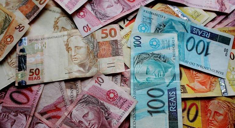 Sobre o dinheiro adquirido, seis candidatos já gastaram mais da metade do que receberam