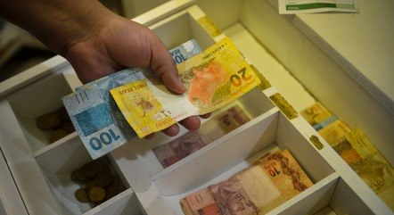 Governo prevê aumentar o mínimo em R$ 101