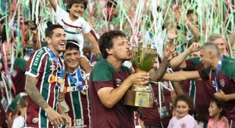 Fernando Diniz, um único título no futebol de elite. Campeão carioca neste ano. Currículo fraquíssimo