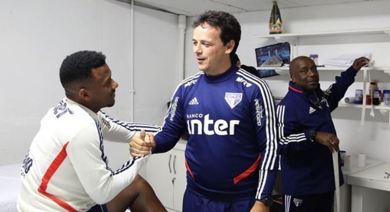 Fernando Diniz aceitava os privilégios de Daniel Alves no São Paulo. Lateral queria e jogava como volante