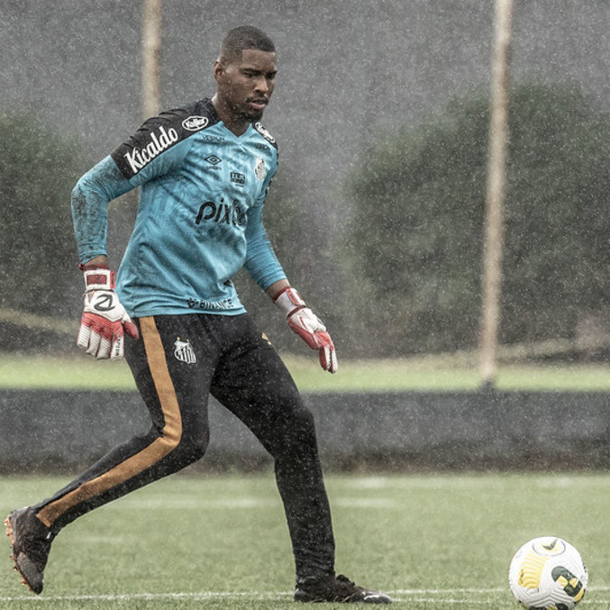 Goleiros Diógenes (foto) e Paulo Mazoti treinaram normalmente na semana