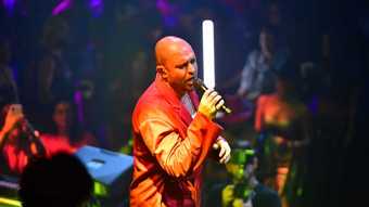 Sem Paolla Oliveira, Diogo Nogueira faz show em camarote no Anhembi