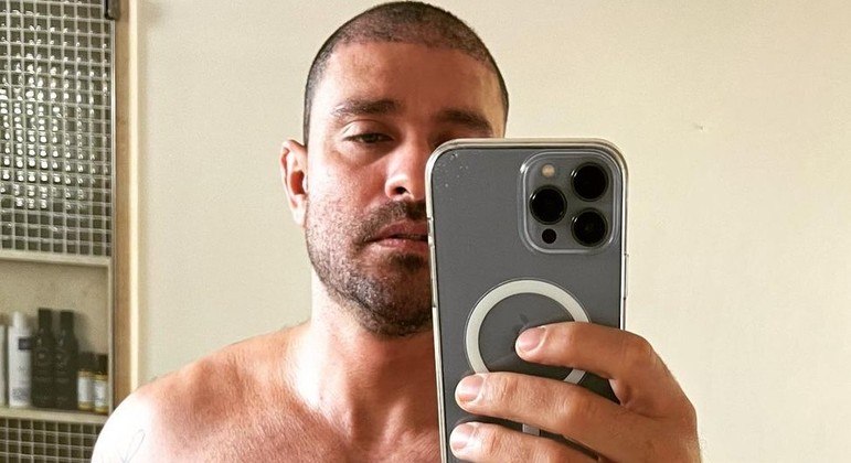 Diogo Nogueira publicou selfie sem camisa