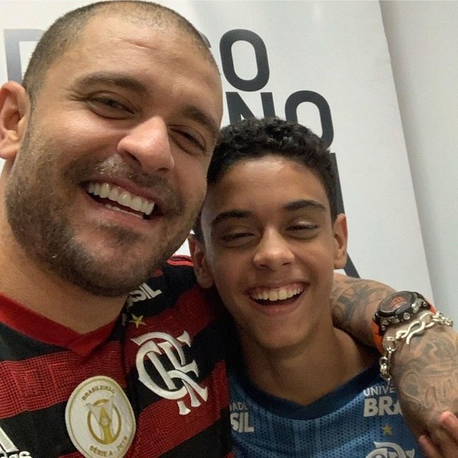 Filho De Icone Da Mpb Diogo Nogueira Ja Foi Jogador De Futebol Fotos R7 Musica