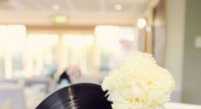 Disco para festa com decoração anos 60 maravilhosa