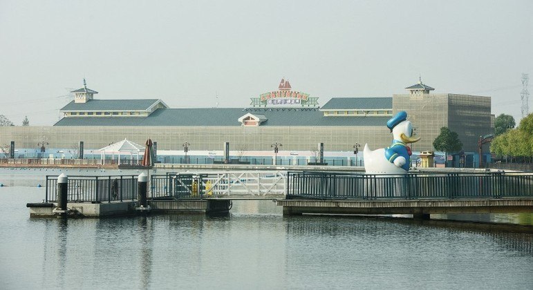 A Disneylândia de Xangai ficou fechada nesta segunda-feira (1º) após detectar um caso de Covid-19