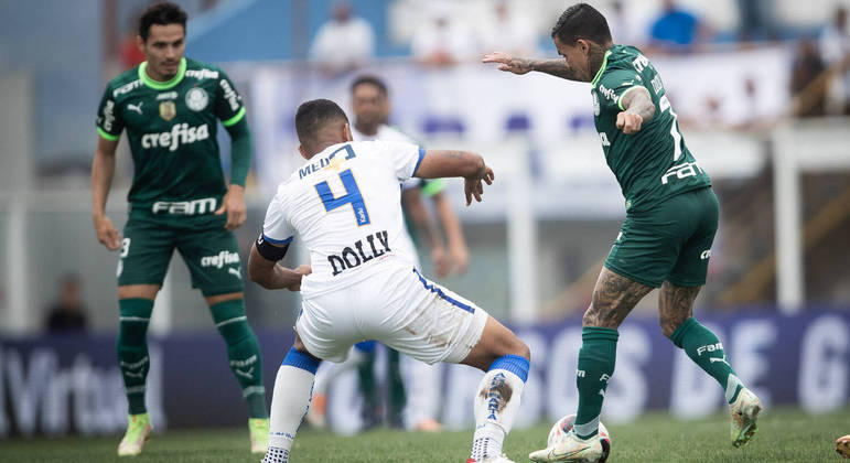 Disputa entre Rodrigo Sam e Dudu em Água Santa x Palmeiras