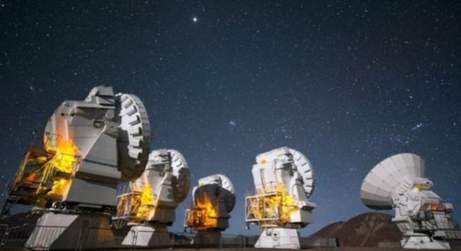 Algumas das observações foram feitas usando o Alma, um radiotelescópio que fica no deserto do Atacama, no Chile