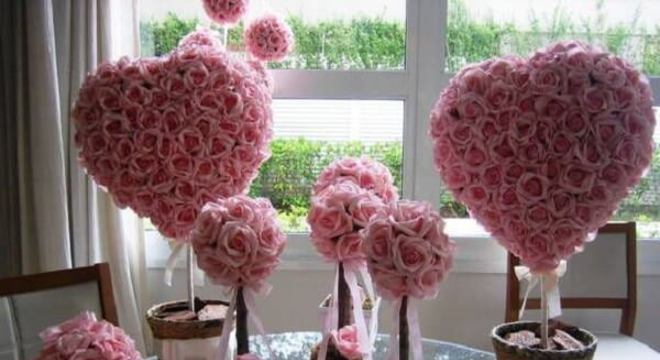 Diversos arranjos feitos com flores de EVA