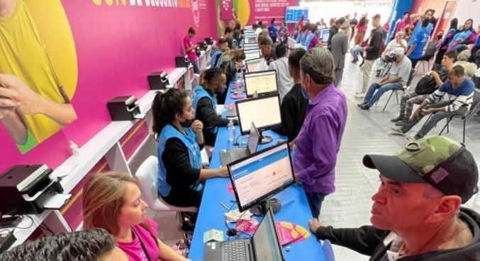 Consumidores fazem renegociação de dívidas para deixar as contas em dia
