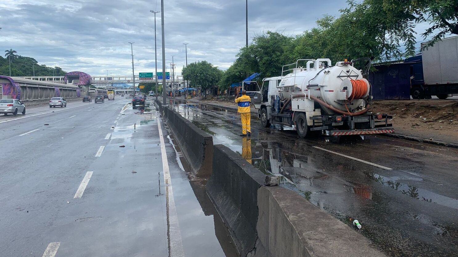 Chuva forte provoca alagamentos e interdita avenida Brasil no Rio – Notícias