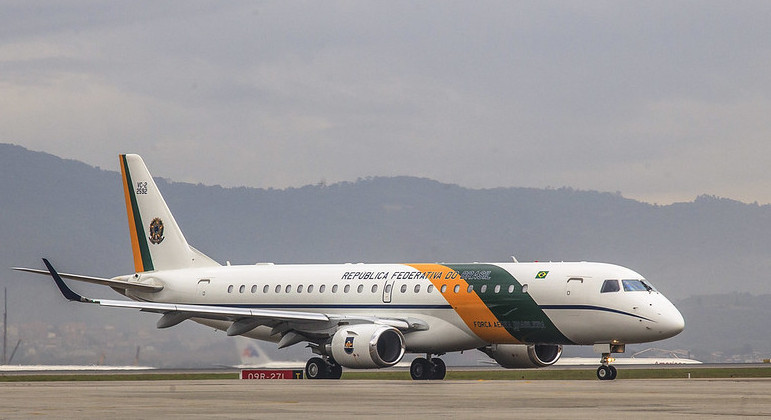 Avião presidencial decolou da capital federal às 14h02
