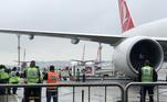 O avião, da empresa Turkish Airlines, transportou 120 mil doses da vacinas trazidas para o país. O carregamento veio diretamente da China, armazenado a uma temperatura de 8 graus negativos