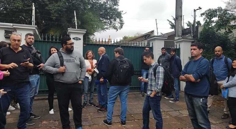 Brasileiros se reuniram no Consulado do México em SP após não conseguirem embarcar