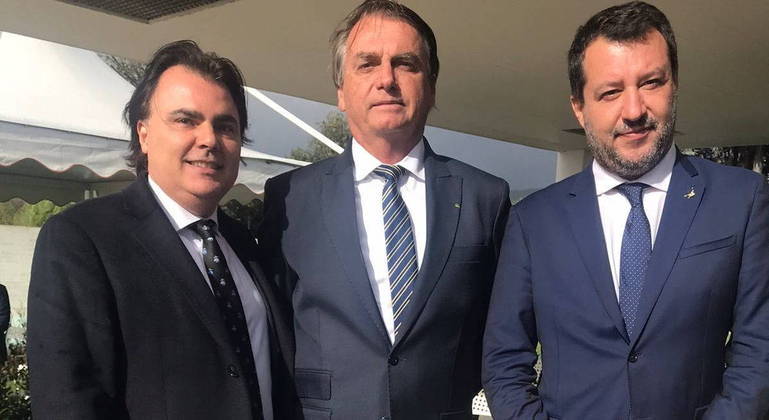 Da esquerda para a direita: deputado Roberto Lorenzato, Bolsonaro e senador Matteo Salvini