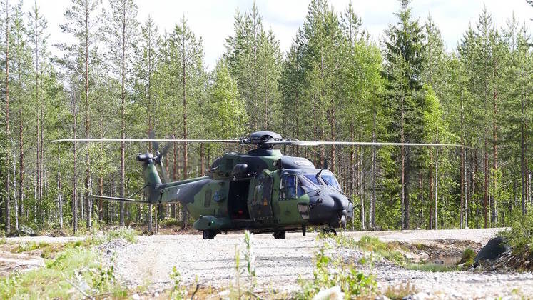 Os helicópteros do Exército também reforçam as Forças Armadas. O NH90 TTH é uma aeronave de transporte tático usada em operações das forças especiais