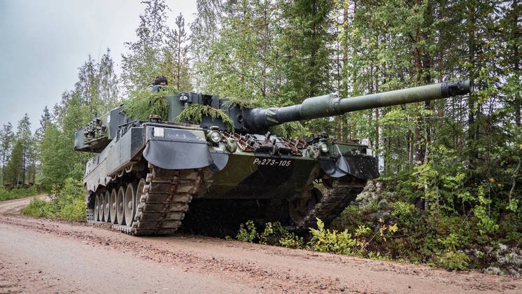 Agora, os tanques Leopard que engrossam as linhas de ataque das Forças Armadas da Finlândia também podem ir parar no conflito com a Rússia, que invadiu a Ucrânia. Isso, porém, depende da aprovação de cada país da Otan