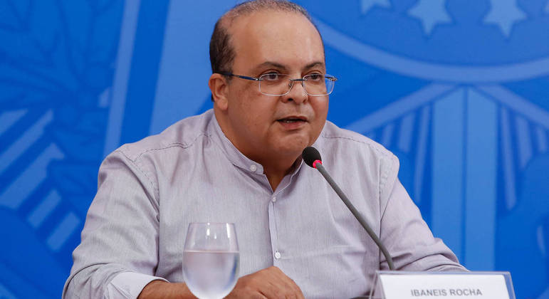 O governador do DF, Ibaneis Rocha (MDB), anunciou que está mantida a vacinação contra Covid-19 para adolescentes, apesar da recomendação do Ministério da Saúde 