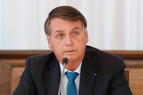 Bolsonaro questionou teses científicas na pandemia