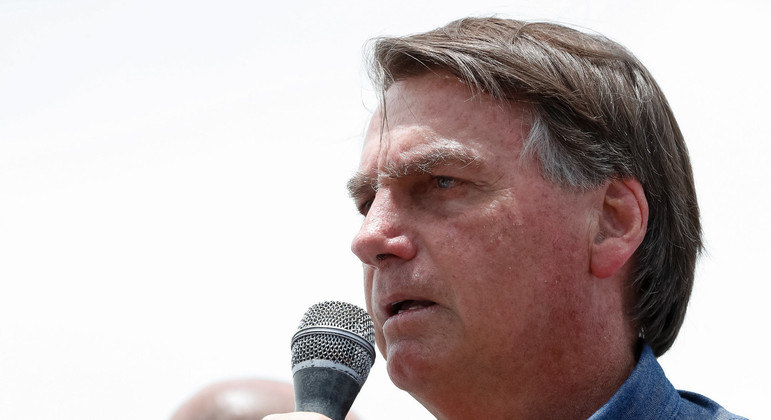 Presidente Jair Bolsonaro aposta em spray de Israel para o combate à pandemia