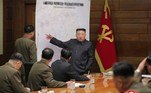 O presidente da Coreia do Norte, o ditador Kim Jong-un, cobrou dos comandantes das Forças Armadas do país um 'rápido desenvolvimento, de forma mais prática e ofensiva', da preparação para uma guerra