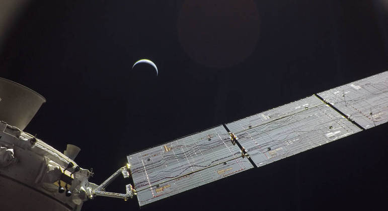 No voo-teste da Artemis 1, a Orion capturou esta foto da Terra