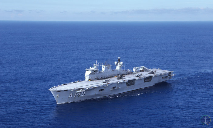 O navio vai funcionar como um hospital de campanha para os desabrigados, o que vai contribuir para desafogar o atendimento médico da região. No total, serão mais de mil militares da Marinha envolvidos