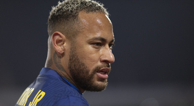 Neymar estará em campo contra a Argentina pelas Eliminatórias no domingo