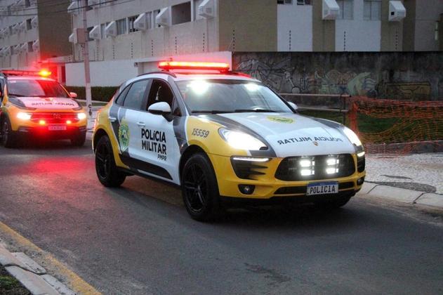 Fora da alta temporada, os três carros ficam expostos no Museu da Polícia Militar do Paraná, em Curitiba (PR)