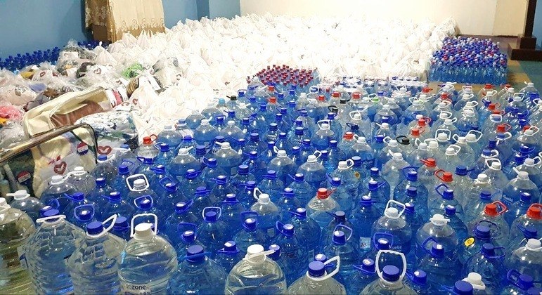 Seis toneladas de alimentos, 20 mil peças de roupas e 1.500 litros de água foram doados