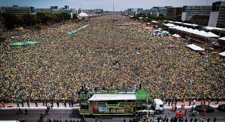 Multidão invadiu a Esplanada dos Ministérios, em Brasília, para o 7 de Setembro