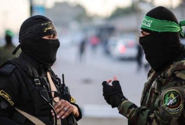 Um dia depois das mortes, os terroristas liberaram uma imagem, tirada embaixo da água, que mostrava mergulhadores armados com fuzis que se infiltraram em Israel na véspera. O Hamas diz que dez homens participaram da ação