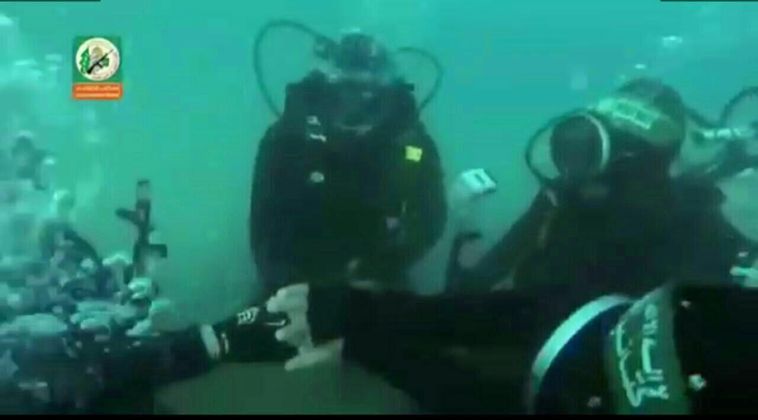 Equipados com rifles semiautomáticos subaquáticos, os mergulhadores fazem ensaios em conjunto e divulgam as fotos nas redes sociais do grupo terrorista