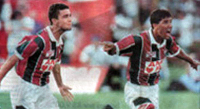 Djair, que tinha passagens por Botafogo e Internacional, foi outra aposta do Flu para a temporada. O volante no s ajudava a conter o mpeto dos adversrios, como tambm engatava as jogadas para o ataque.